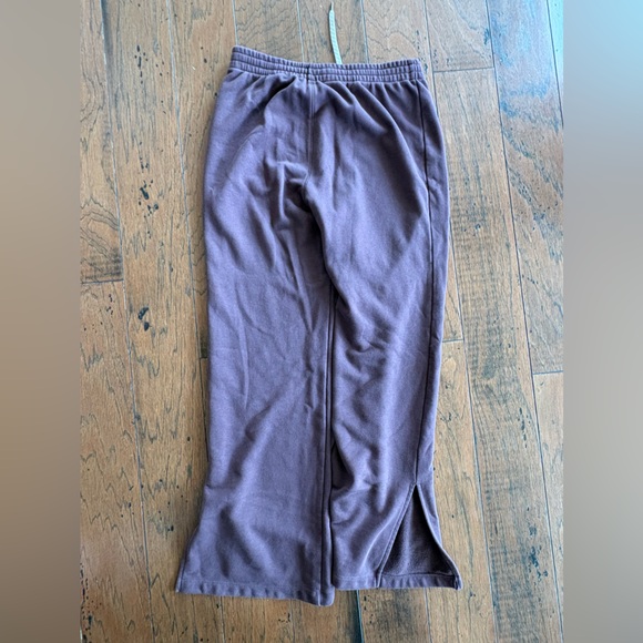 Vuori sweatpants medium with side slit at hems - Picture 3 of 8